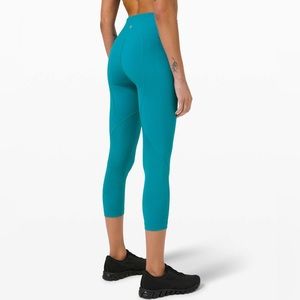 Lululemon Pace Rival High-Rise Crop 22"
Hawaiian Blue size 6